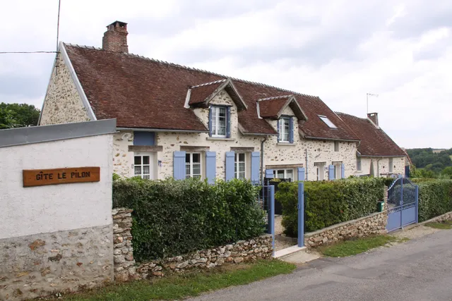 Gîte le pilon : Gîtes à la campagne pour 2 et 5 personnes, avec jardin et parking, Marne, en Grand Est