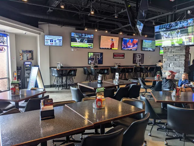 Good Life Sports Bar & Grill - Papillion