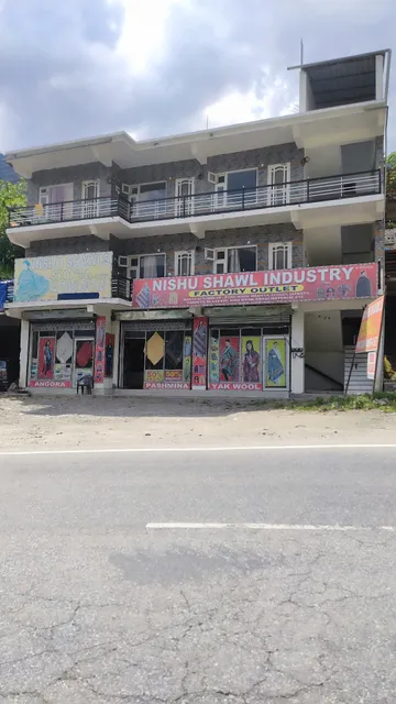 Hills Paradise Home Stay Bandrol