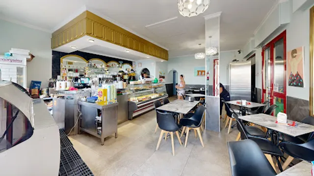 Cafeteria Heladeria Pasteleria El Deseo