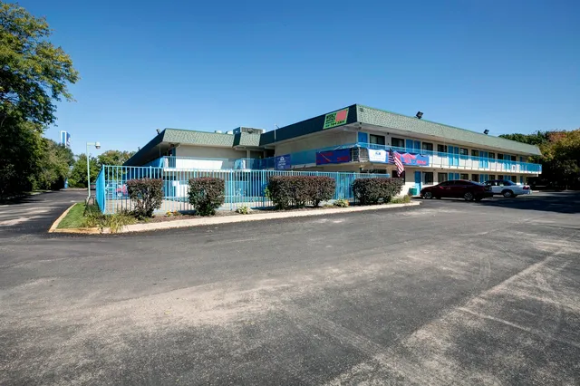 Americas Best Value Inn & Suites Walker/Grand Rapids North