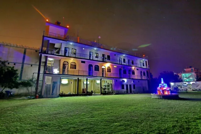 OYO Mangalam Palace Near Chaudhary Charan Singh International Airport