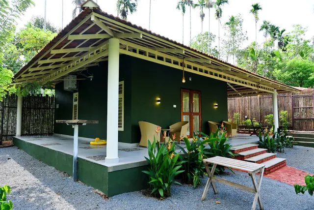 M Cafe Private Pool Plantation Stay by GreenEscapes