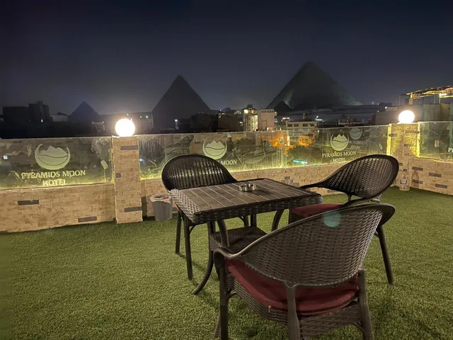 Pyramids moon view hotel