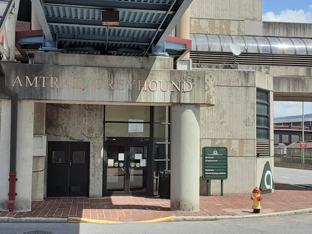 Greyhound: Bus Station