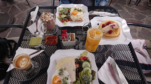 LA COFFEETERIA BISTRO