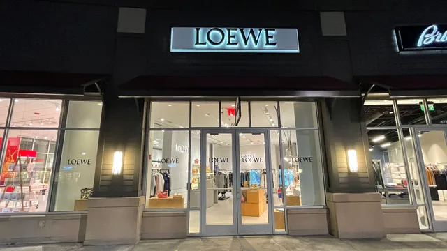LOEWE Woodbury Outlet