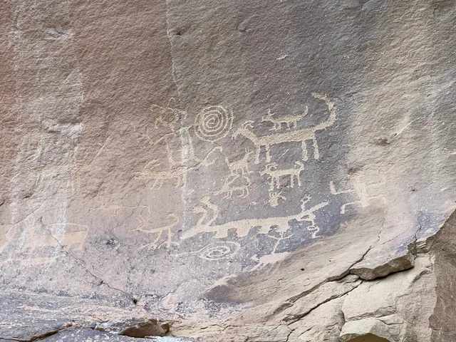 Una Vida & Petroglyphs