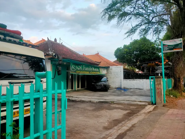 Gudang Family Kaca Denpasar Bali