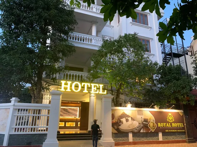 Khách sạn Royal Hotel