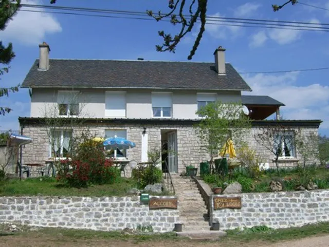 Auberge Chez Louis : Gite, chambres d'hôtes, studio 2 personnes, avec SPA Sauna proche Gorges du tarn Lozère