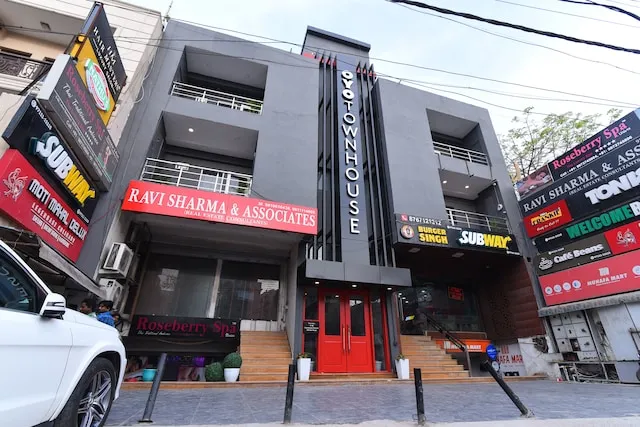 Townhouse Rudra Inn Near Chhatarpur Metro Station