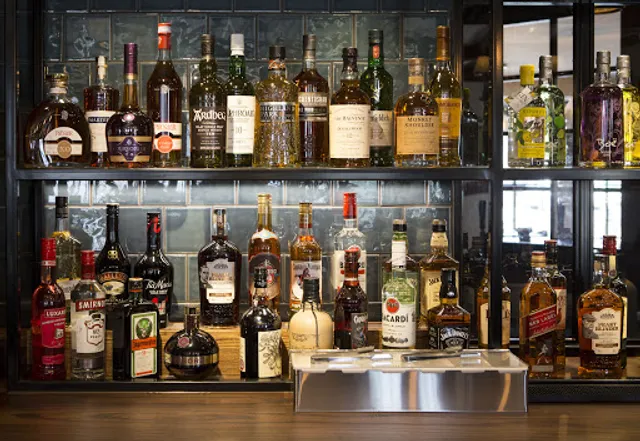 Bleeding Wolf, Scholar Green