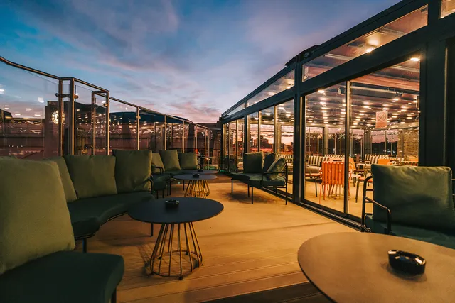 One Steakhouse & Lounge