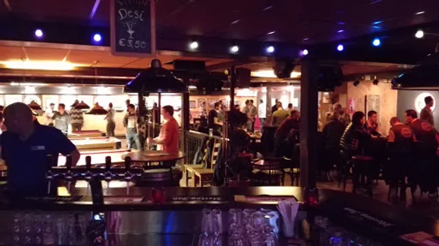 Pool and Dart Cafe 'Potters'