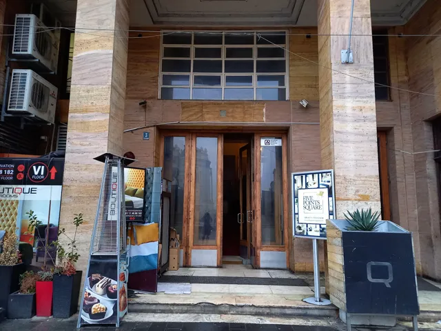 Five Points Square - City Center B&B