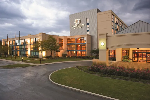 DoubleTree by Hilton Hotel Chicago - Arlington Heights