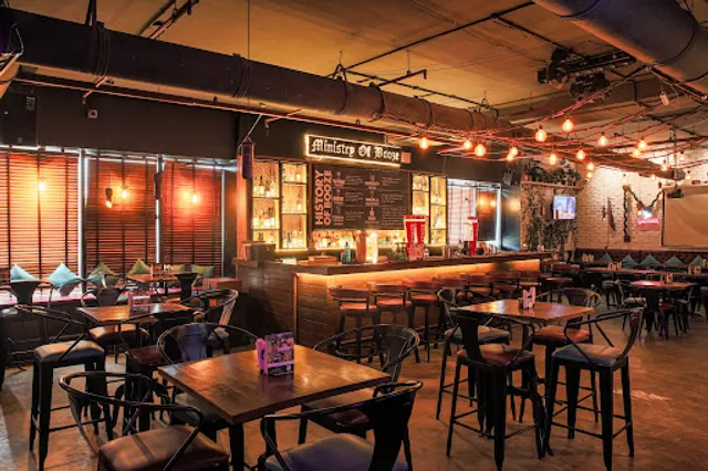 MOB (Ministry Of Booze) - Best Pub In Newtown