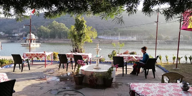 lake view garden restaurant