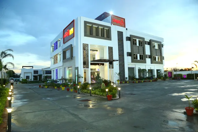 Hotel Regal 77 & Lemon Drops Restaurant