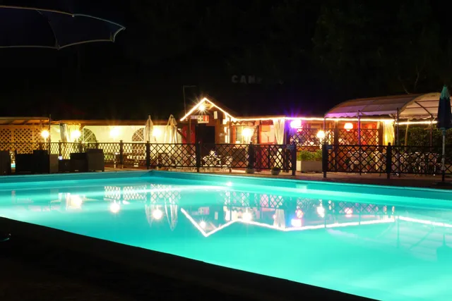 Tobacco Road Camping Sirolo -tende, sosta camper, piscina, pub -