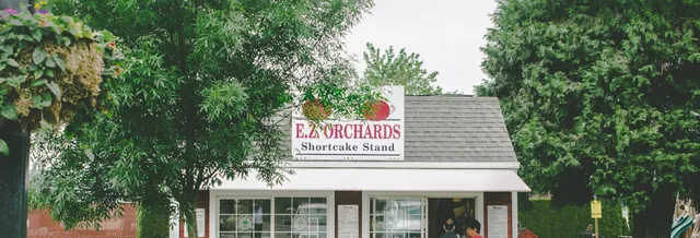 E.Z Orchards Shortcake Stand