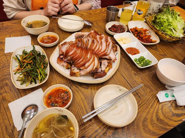 서대문 영양족발 본점