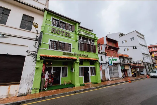 Heeren By The River Hotel