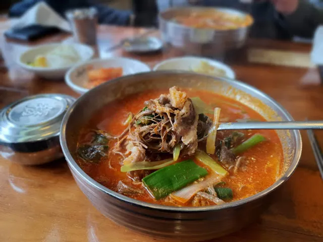 Ihwasoo Jeontong Yukgaejang