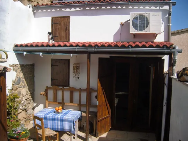 Guesthouse "Η ΓΩΝΙΑ"