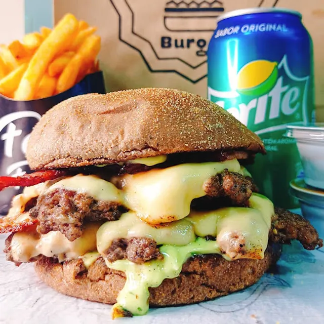 DZK Burger - Hambúrguer artesanal e molhos caseiros.