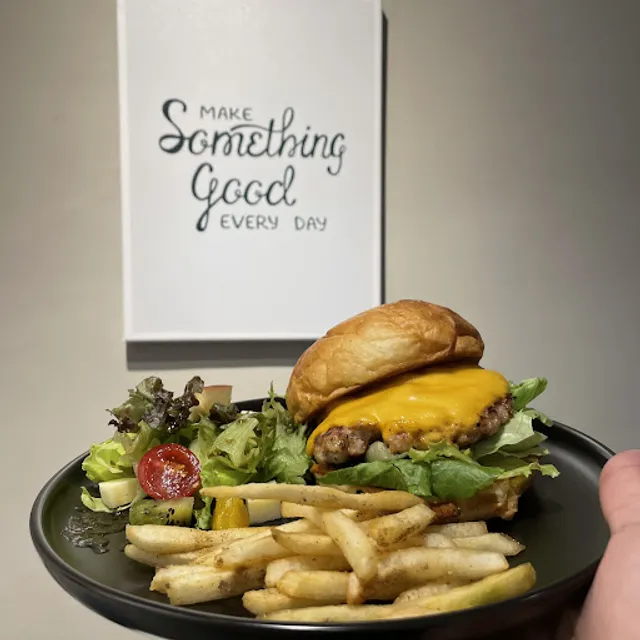 MEET BURGER（沒有接受訂位，晚餐最後點餐時間20:30，賣完會提早結束營業）