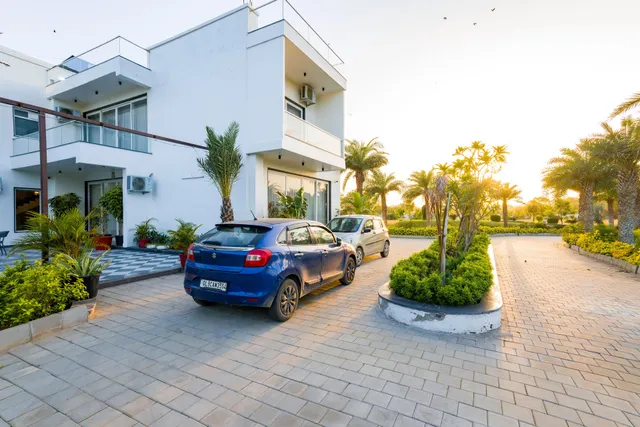 ELIVAAS AdhiVa Retreat - Luxury Villa in Delhi | 5 BHK Farmhouse with Private Pool