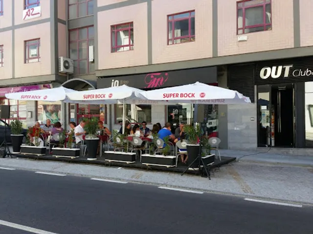 In & Out Club Bistro