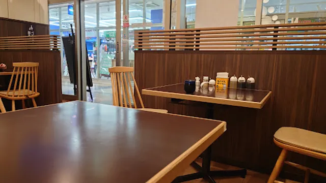 Ringer Hut ACROSS PLAZA Yojiro