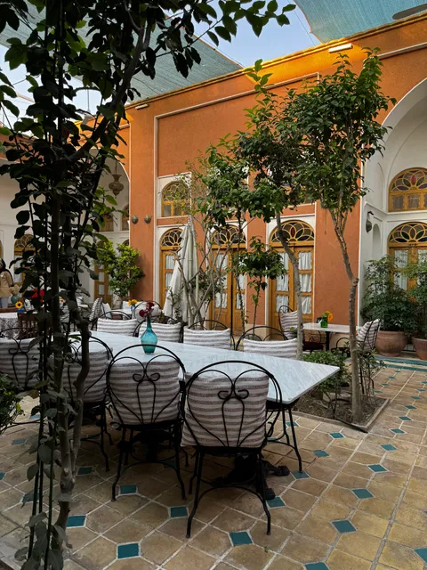 Monsieur Arakel Restaurant