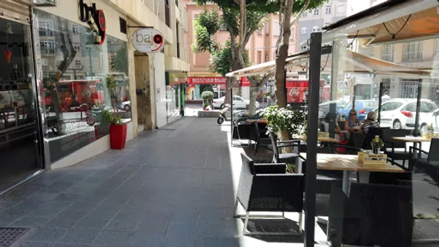 CAFETERIA HELADERIA BAJO 9