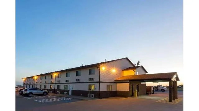 Super 8 by Wyndham Mendota I-39