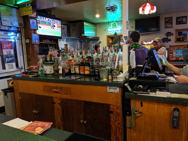 Lucky's Bar and Grill