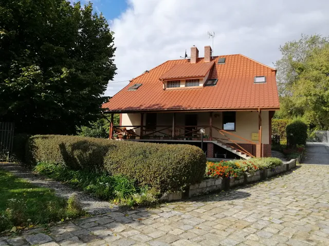 Willa w Ogrodzie. Osinkowska E.