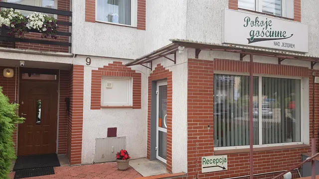 Guest Rooms Over Elk Lake