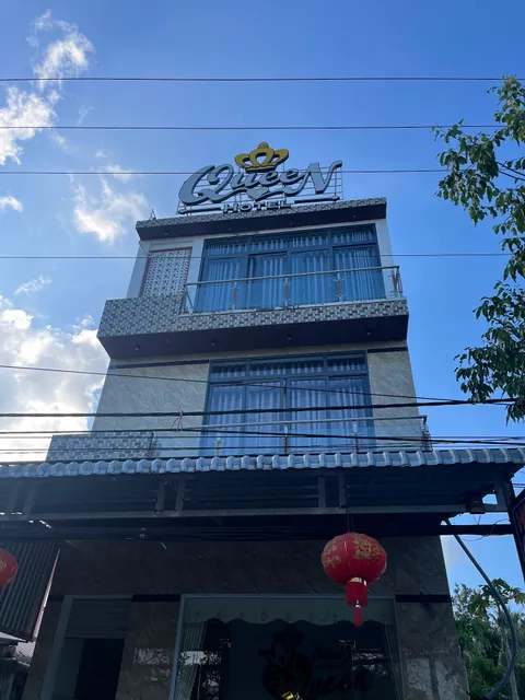 Queen hotel