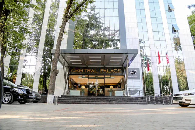 Central Palace Hotel