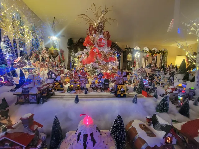 Casa del Pomba - Deacon Dave's Christmas Display