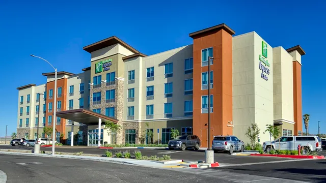 Holiday Inn Express & Suites Ridgecrest - China Lake by IHG
