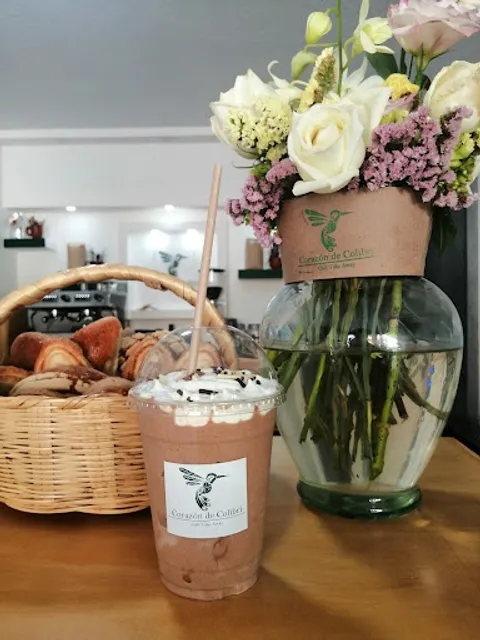 Corazón de colibrí café