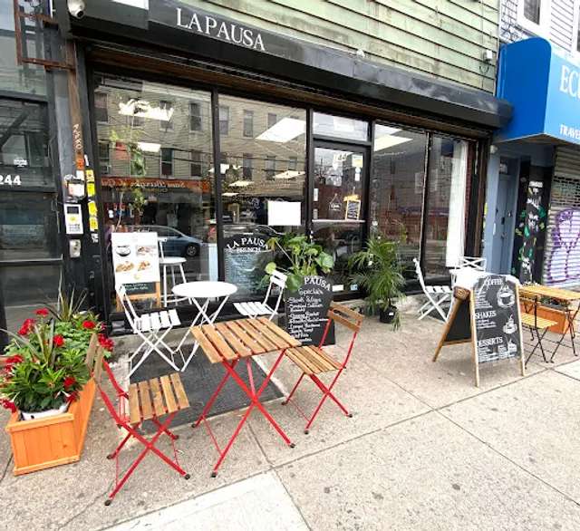 La Pausa Coffee Brunch & lunch