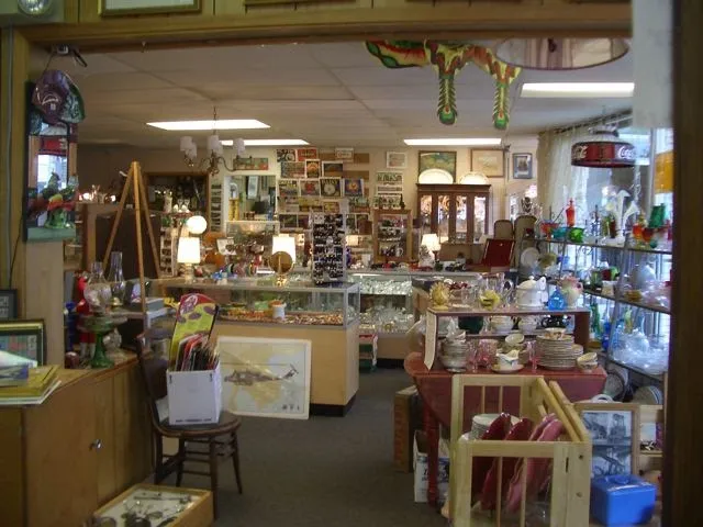 Antique Gallery - On the Beach in Ilwaco Washington