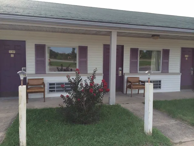 Super 7 Motel Sedalia