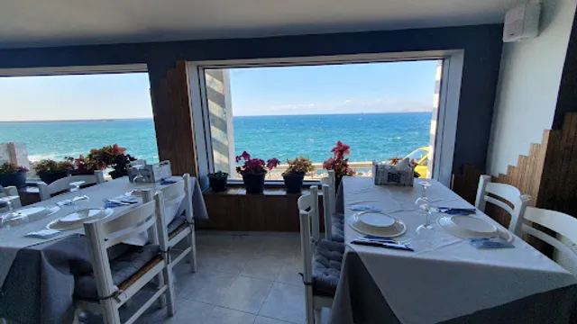 Akrotiri fish taverna